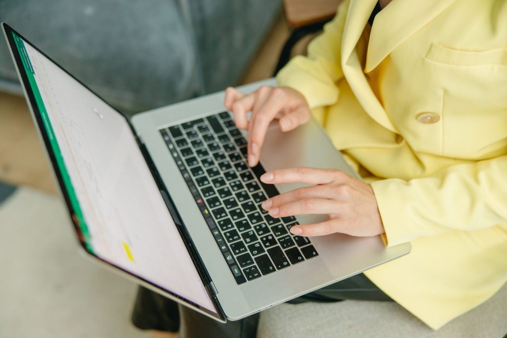 Cara Ampuh Speed Up Slow Laptop untuk Produktivitas Maksimal