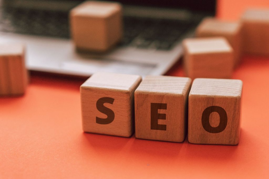 Gambar ilustrasi belajar SEO untuk meningkatkan traffic website